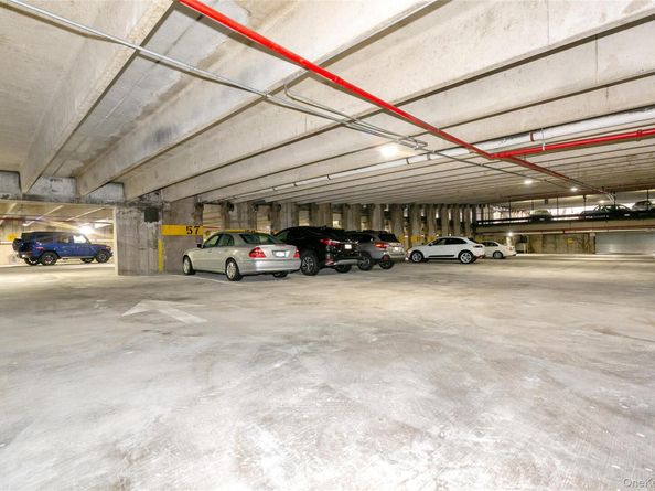 12 BOND Street 4C, Great Neck NY 11021