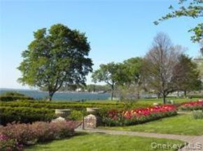 12 BOND Street 4C, Great Neck NY 11021