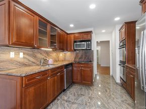 12 BOND Street 4C, Great Neck NY 11021