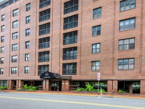 12 BOND Street 4C, Great Neck NY 11021
