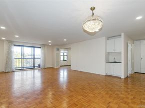 12 BOND Street 4C, Great Neck NY 11021