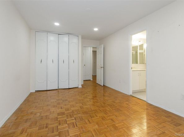 12 BOND Street 4C, Great Neck NY 11021