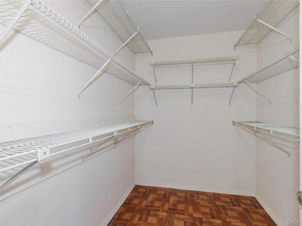 12 BOND Street 4C, Great Neck NY 11021
