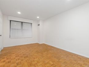 12 BOND Street 4C, Great Neck NY 11021
