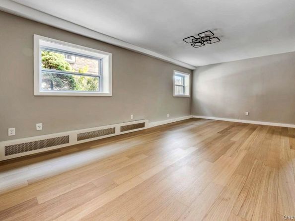 208-12 53 Avenue, Oakland Gardens NY 11364