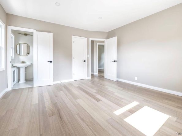 208-12 53 Avenue, Oakland Gardens NY 11364