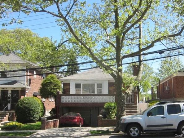 208-12 53 Avenue, Oakland Gardens NY 11364