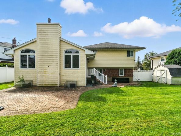 21 Macarthur Avenue, Plainview NY 11803