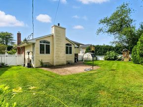 21 Macarthur Avenue, Plainview NY 11803
