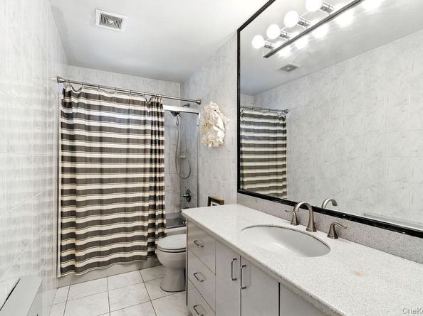 21 Macarthur Avenue, Plainview NY 11803