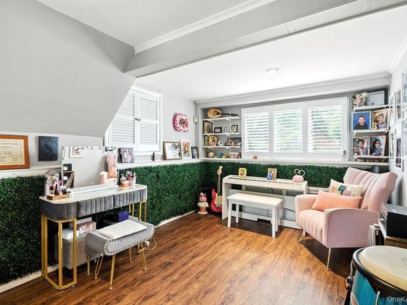 21 Macarthur Avenue, Plainview NY 11803