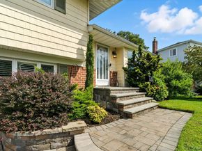 21 Macarthur Avenue, Plainview NY 11803