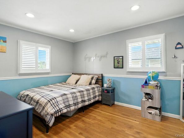 21 Macarthur Avenue, Plainview NY 11803