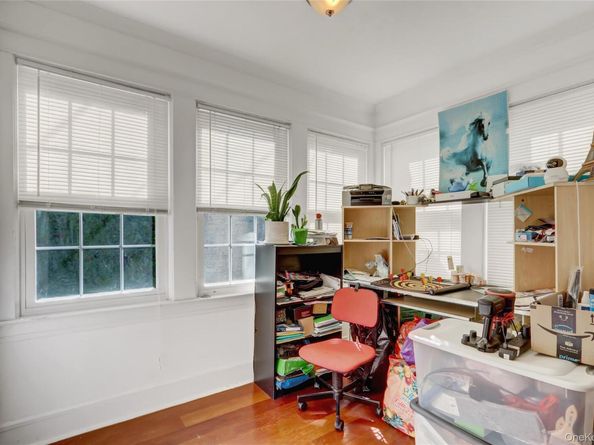 6 Walnut Place, Great Neck NY 11021