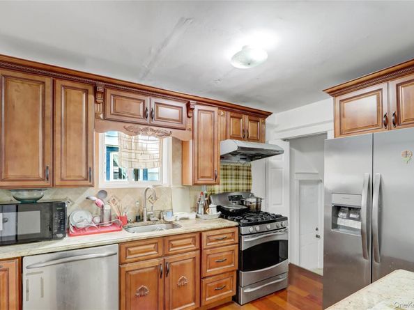 6 Walnut Place, Great Neck NY 11021