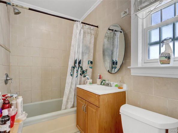 6 Walnut Place, Great Neck NY 11021