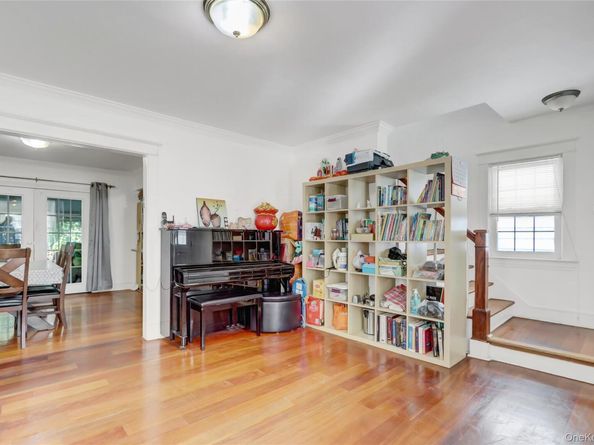 6 Walnut Place, Great Neck NY 11021