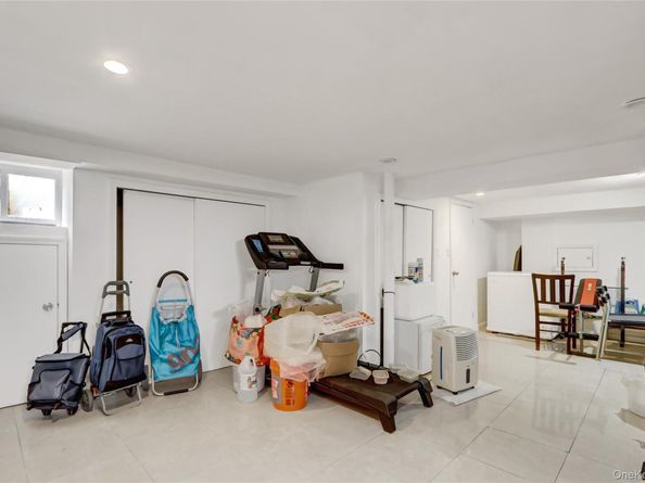 6 Walnut Place, Great Neck NY 11021