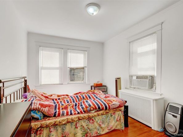 6 Walnut Place, Great Neck NY 11021