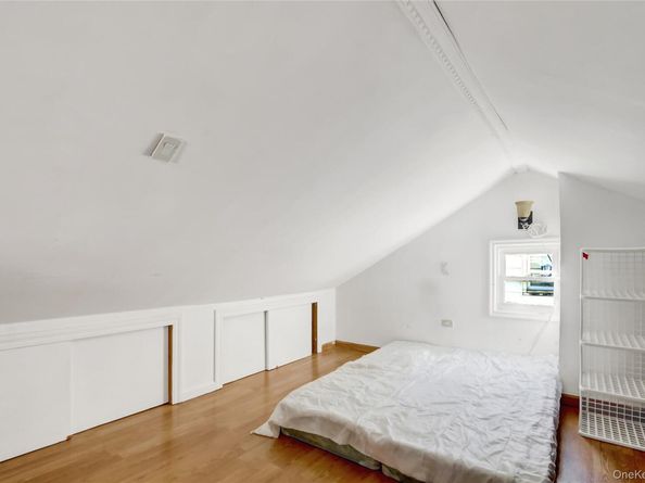 6 Walnut Place, Great Neck NY 11021