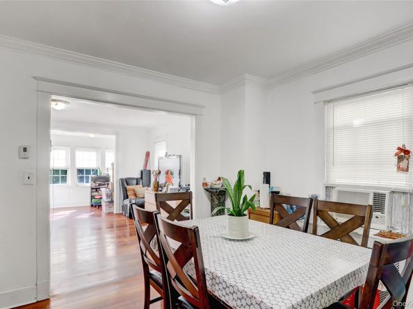 6 Walnut Place, Great Neck NY 11021