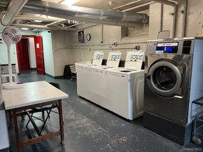 141 Woodmere Blvd 3H, Woodmere NY 11598