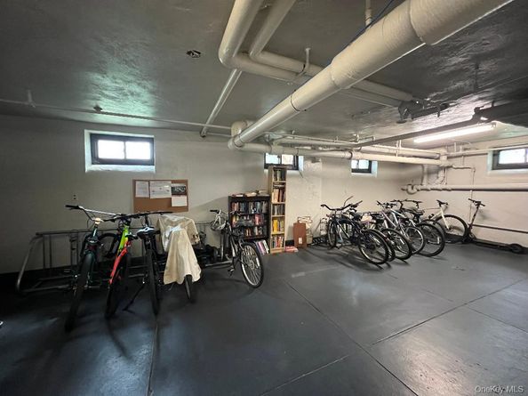 141 Woodmere Blvd 3H, Woodmere NY 11598