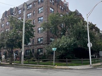 141 Woodmere Blvd