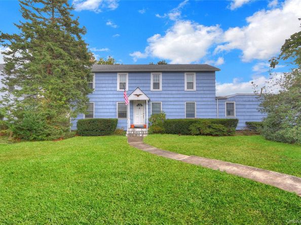 25 Sunnybrook Drive E, Oceanside NY 11572