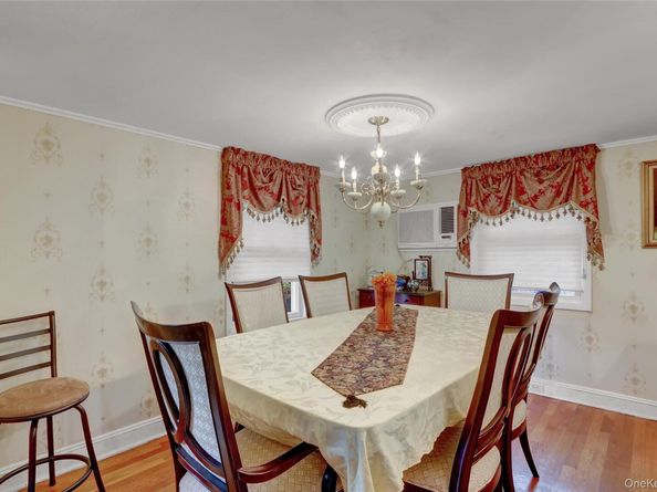 25 Sunnybrook Drive E, Oceanside NY 11572