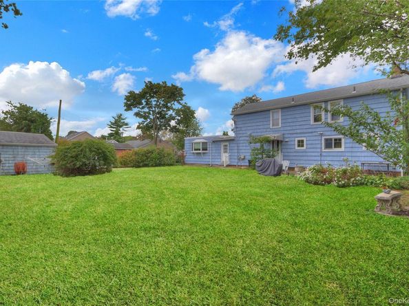 25 Sunnybrook Drive E, Oceanside NY 11572