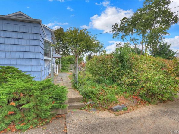 25 Sunnybrook Drive E, Oceanside NY 11572