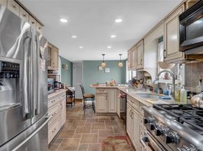 25 Sunnybrook Drive E, Oceanside NY 11572