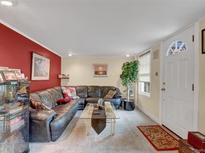 25 Sunnybrook Drive E, Oceanside NY 11572