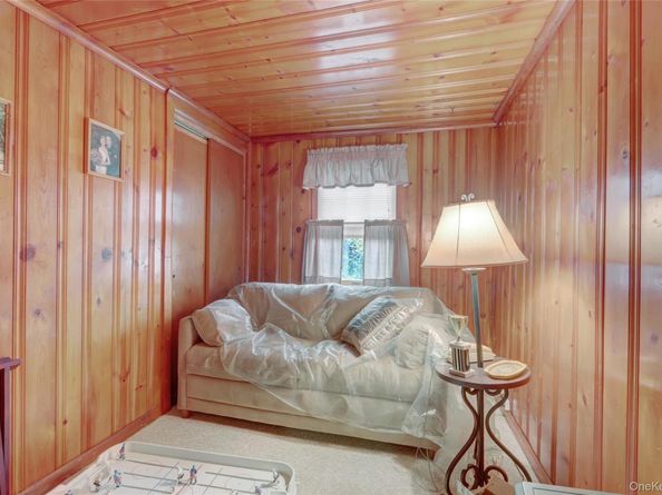 25 Sunnybrook Drive E, Oceanside NY 11572