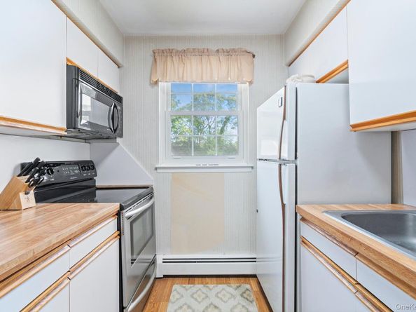 459 Village Drive 459, Hauppauge NY 11788