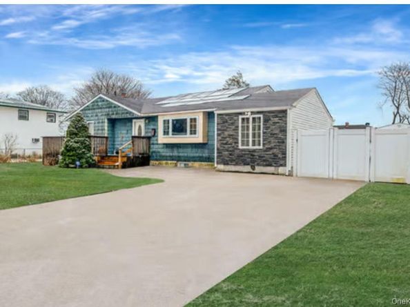 160 Stahley Street, Brentwood NY 11717