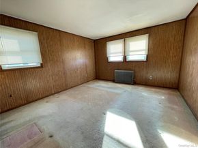 20 Wyona Avenue, Lindenhurst NY 11757