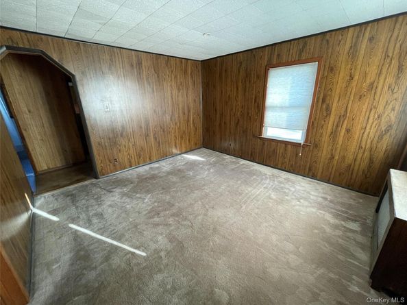 20 Wyona Avenue, Lindenhurst NY 11757