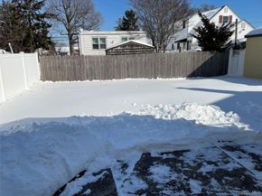 20 Wyona Avenue, Lindenhurst NY 11757