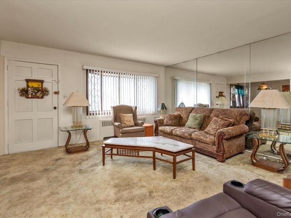 20 Hunter Avenue, Valley Stream NY 11580