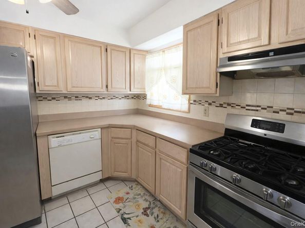 16 Oakdale Avenue, Selden NY 11784