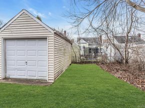 949 N 7th Street, New Hyde Park NY 11040