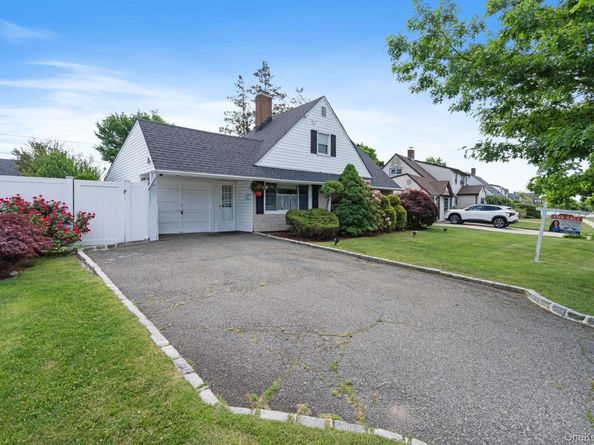 51 Shepherd Lane, Levittown NY 11756