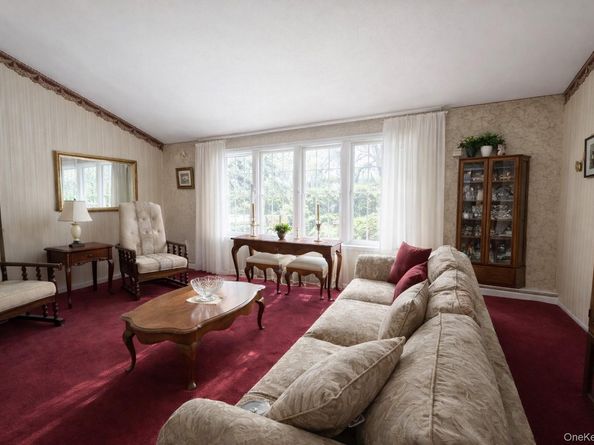 15 Palm Street, Selden NY 11784