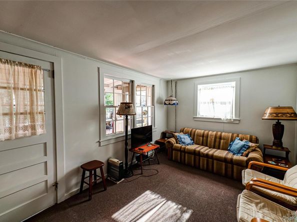 9 Eastway Path, Baiting Hollow NY 11933