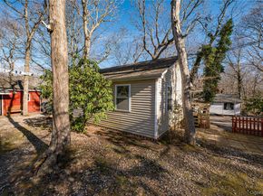 9 Eastway Path, Baiting Hollow NY 11933