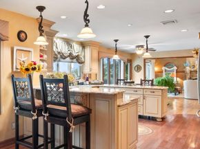 6 Bluffview Court, Miller Place NY 11764