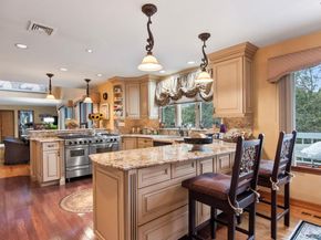 6 Bluffview Court, Miller Place NY 11764