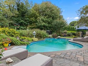 6 Bluffview Court, Miller Place NY 11764